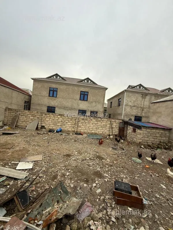 Satılır 5 otaqlı həyət evi 200 m²