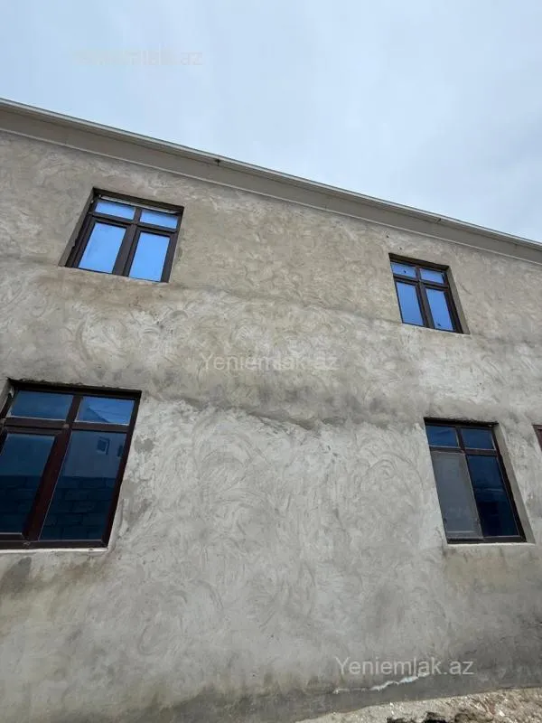 Satılır 5 otaqlı həyət evi 200 m²