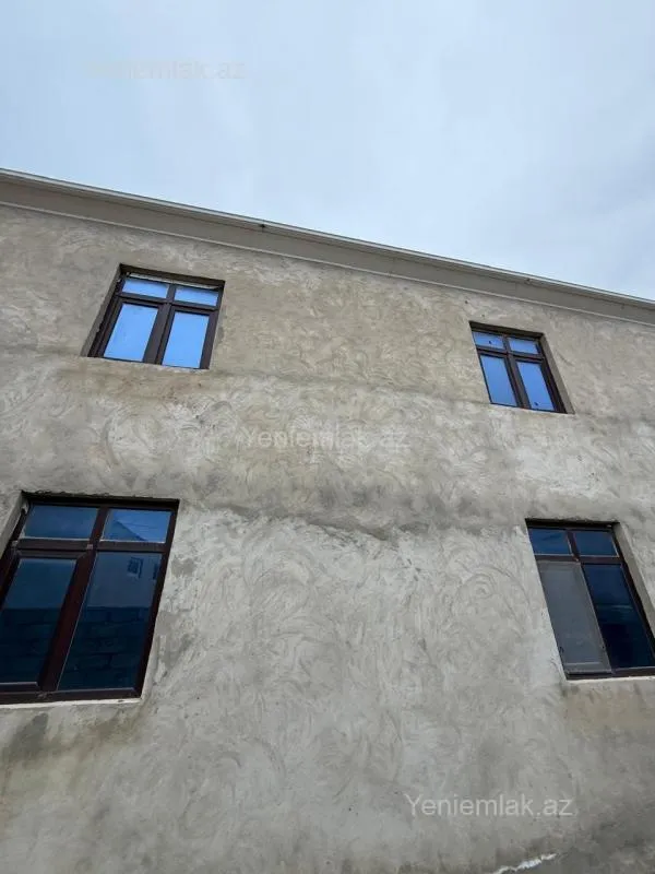 Satılır 5 otaqlı həyət evi 200 m²