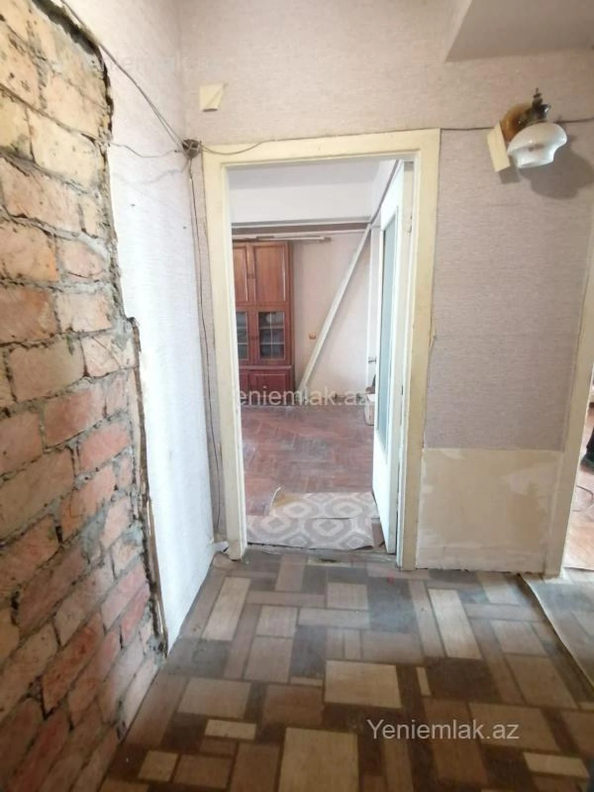 Satılır 2 otaqlı köhnə tikili 80 m²