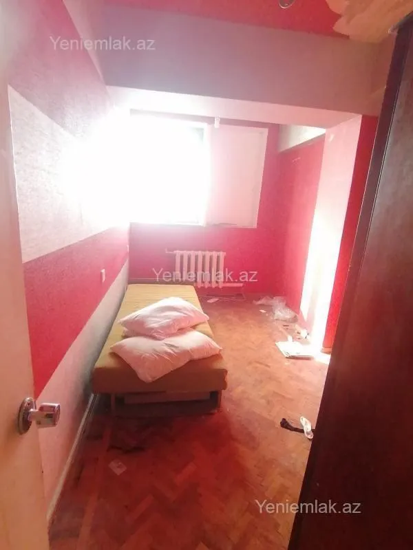 Satılır 2 otaqlı köhnə tikili 80 m²