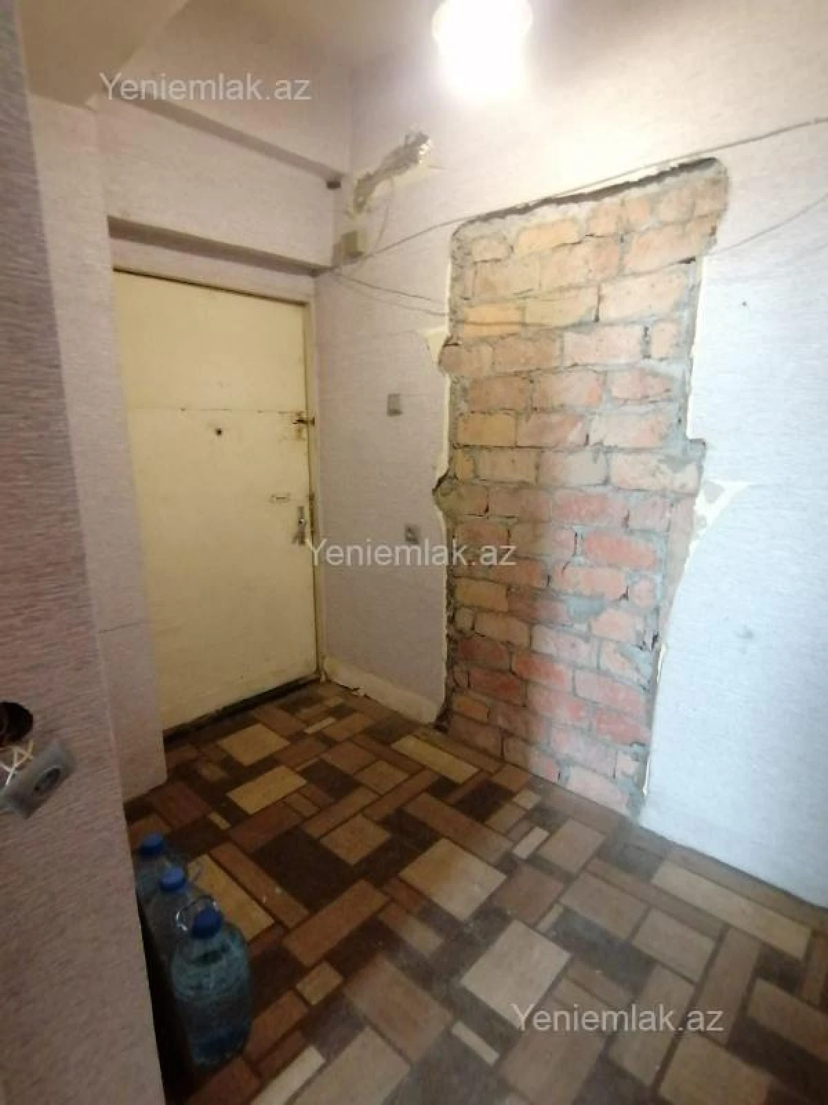 Satılır 2 otaqlı köhnə tikili 80 m²