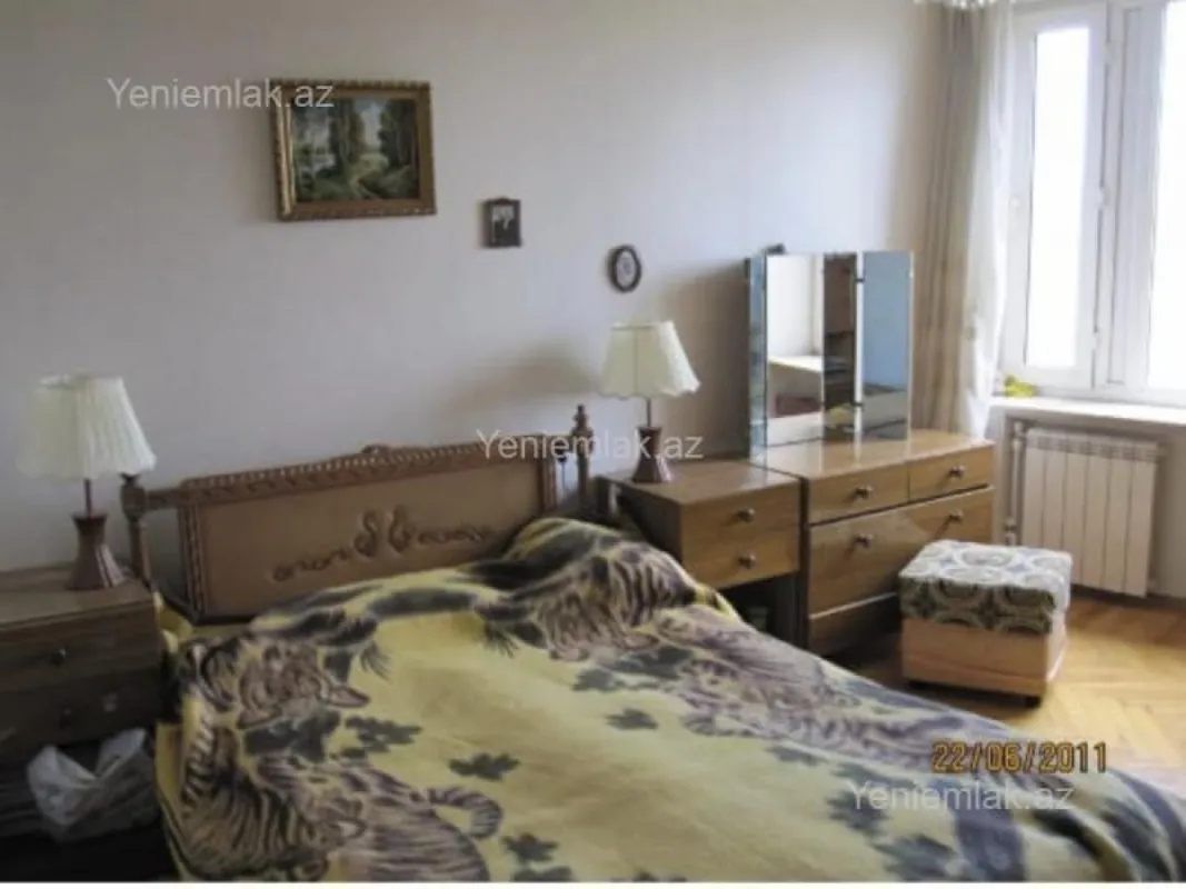 Satılır 3 otaqlı köhnə tikili 90 m²