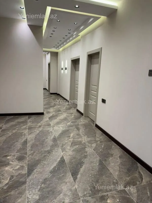 Satılır 3 otaqlı yeni tikili 135 m²