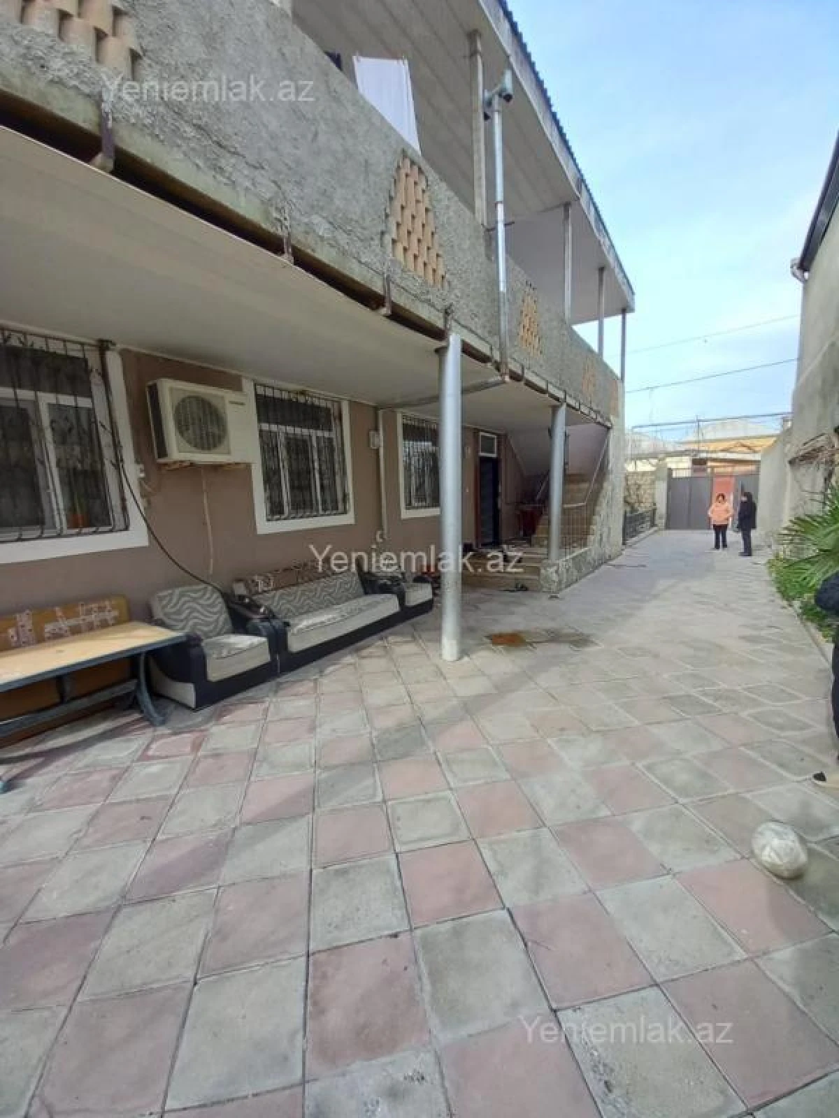 Satılır 8 otaqlı həyət evi 300 m²