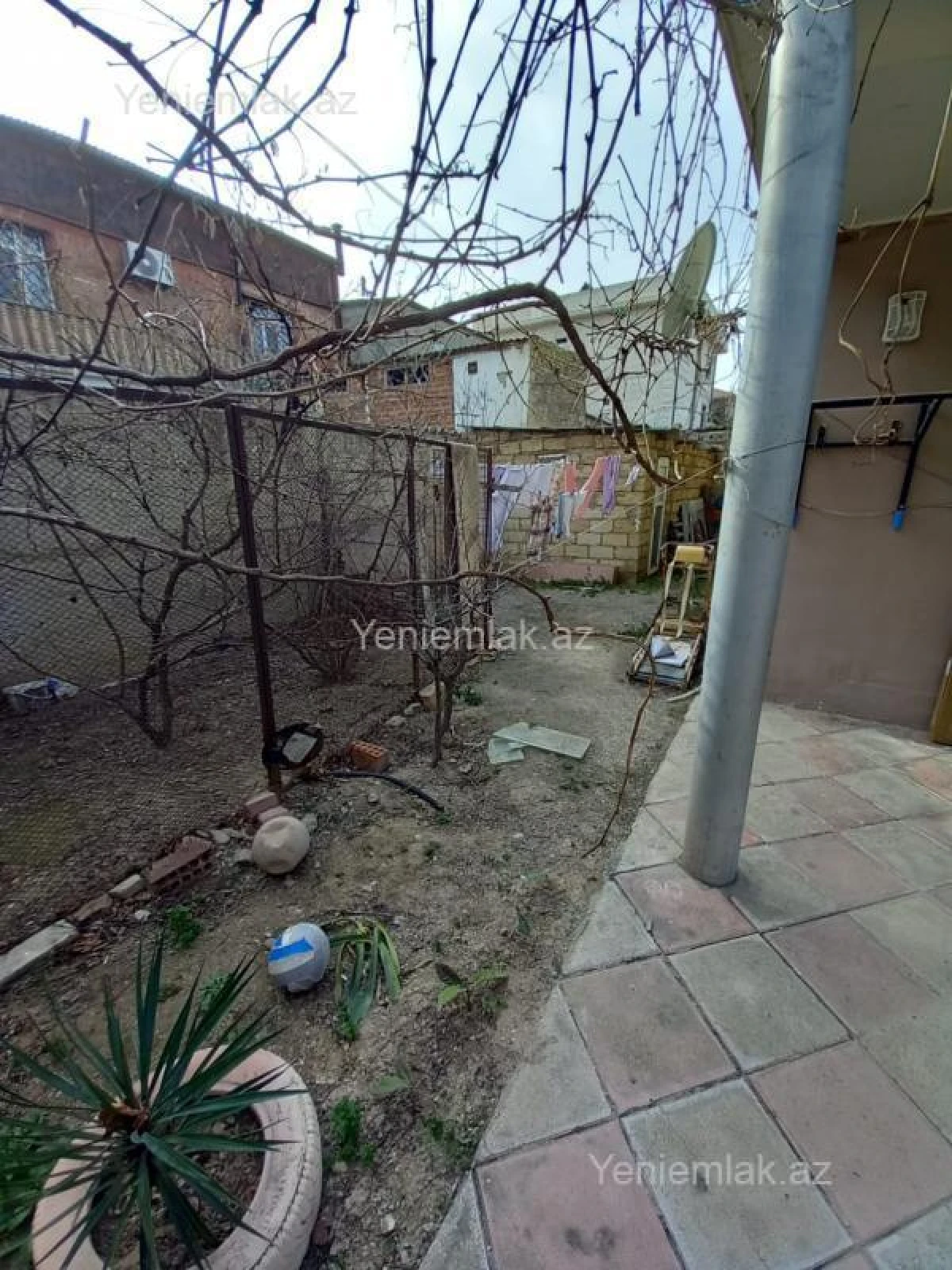 Satılır 8 otaqlı həyət evi 300 m²