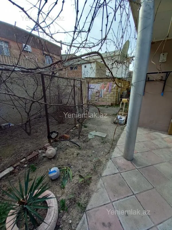 Satılır 8 otaqlı həyət evi 300 m²
