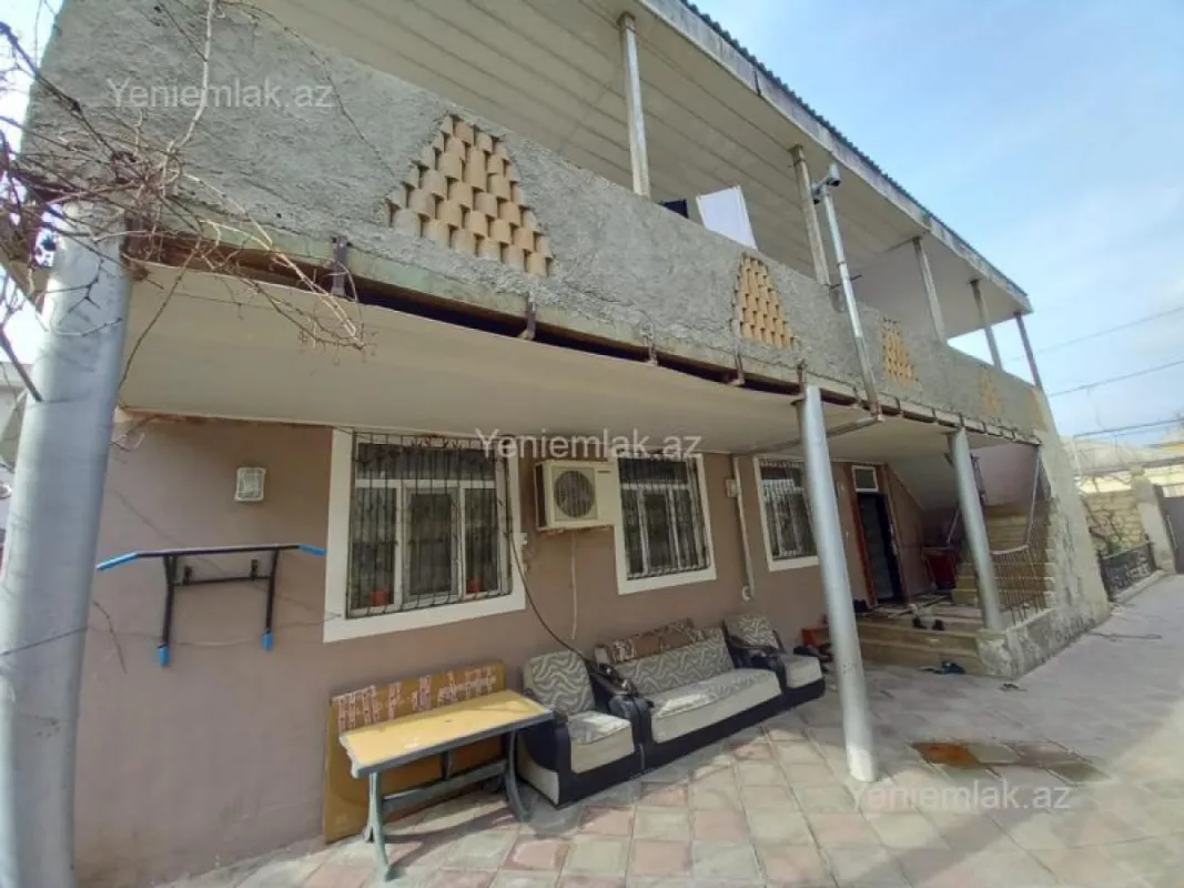 Satılır 8 otaqlı həyət evi 300 m²