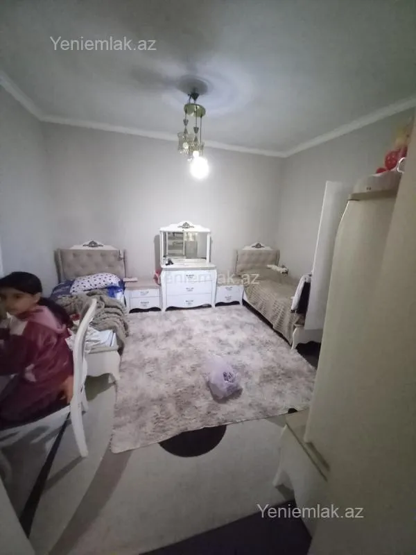 Satılır 8 otaqlı həyət evi 300 m²