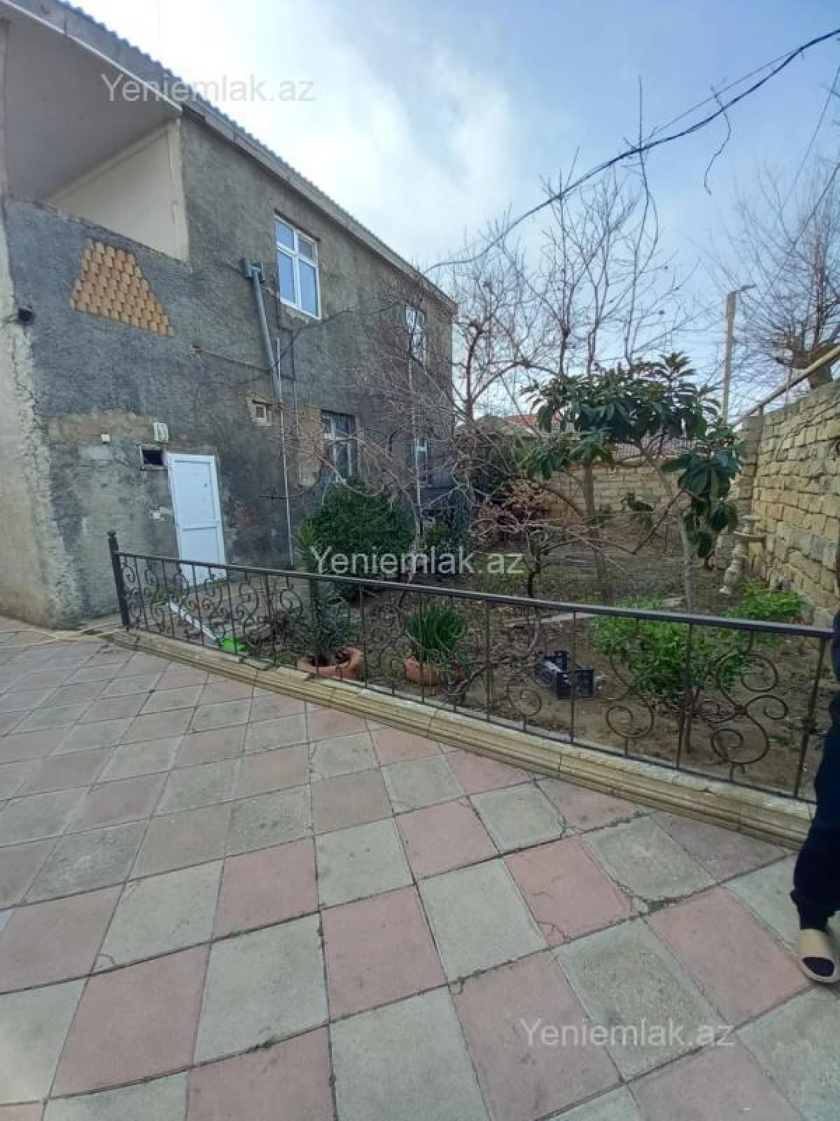 Satılır 8 otaqlı həyət evi 300 m²