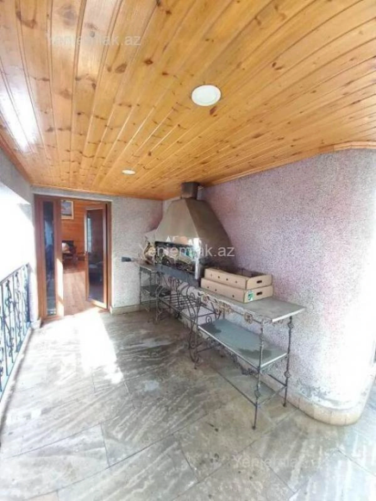 Satılır 10 otaqlı həyət evi 1000 m²