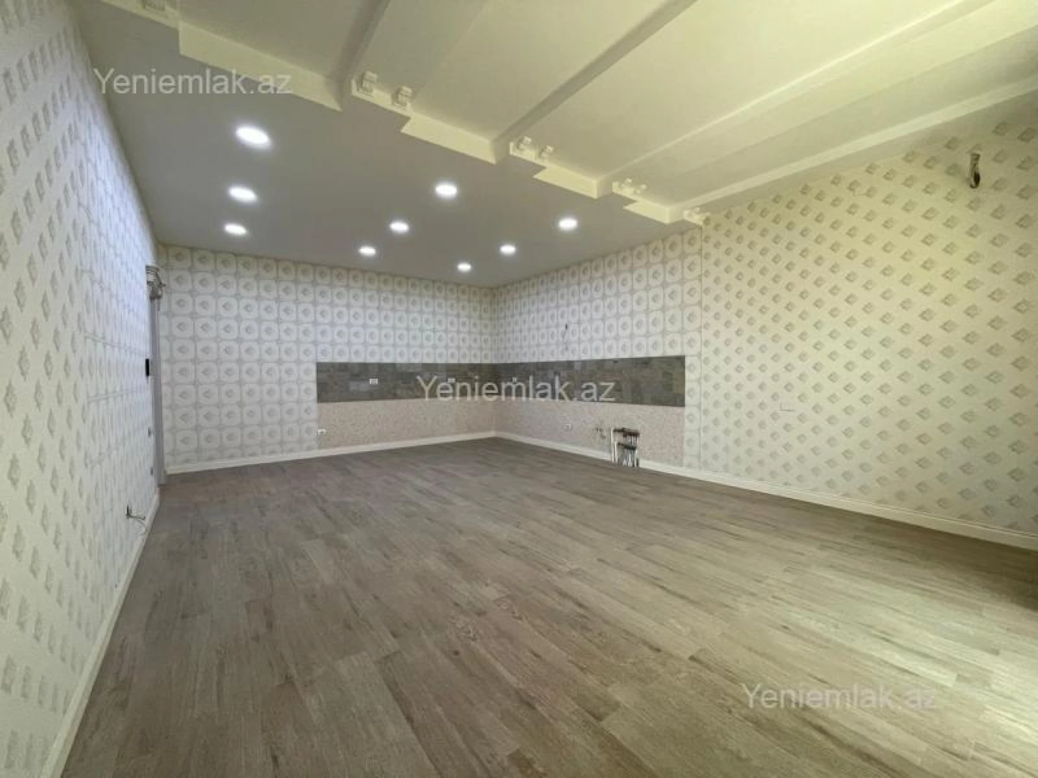 Satılır 10 otaqlı həyət evi 1000 m²