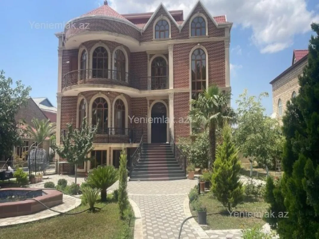 Satılır 10 otaqlı həyət evi 1000 m²