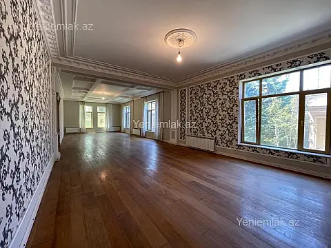 Satılır 10 otaqlı həyət evi 1000 m²