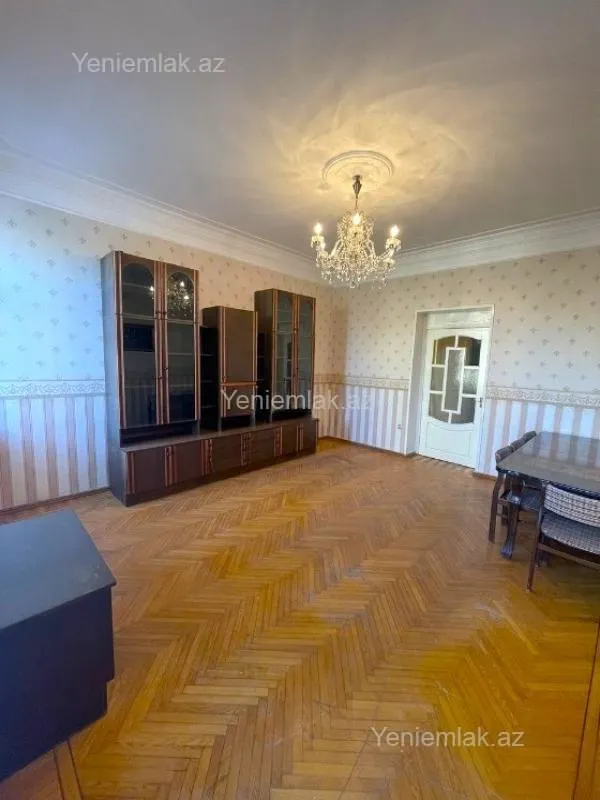 Satılır 3 otaqlı köhnə tikili 70 m²