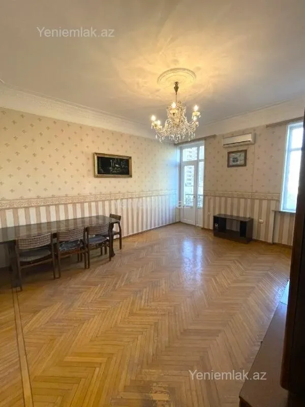 Satılır 3 otaqlı köhnə tikili 70 m²