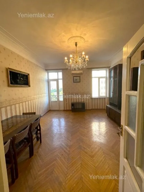 Satılır 3 otaqlı köhnə tikili 70 m²
