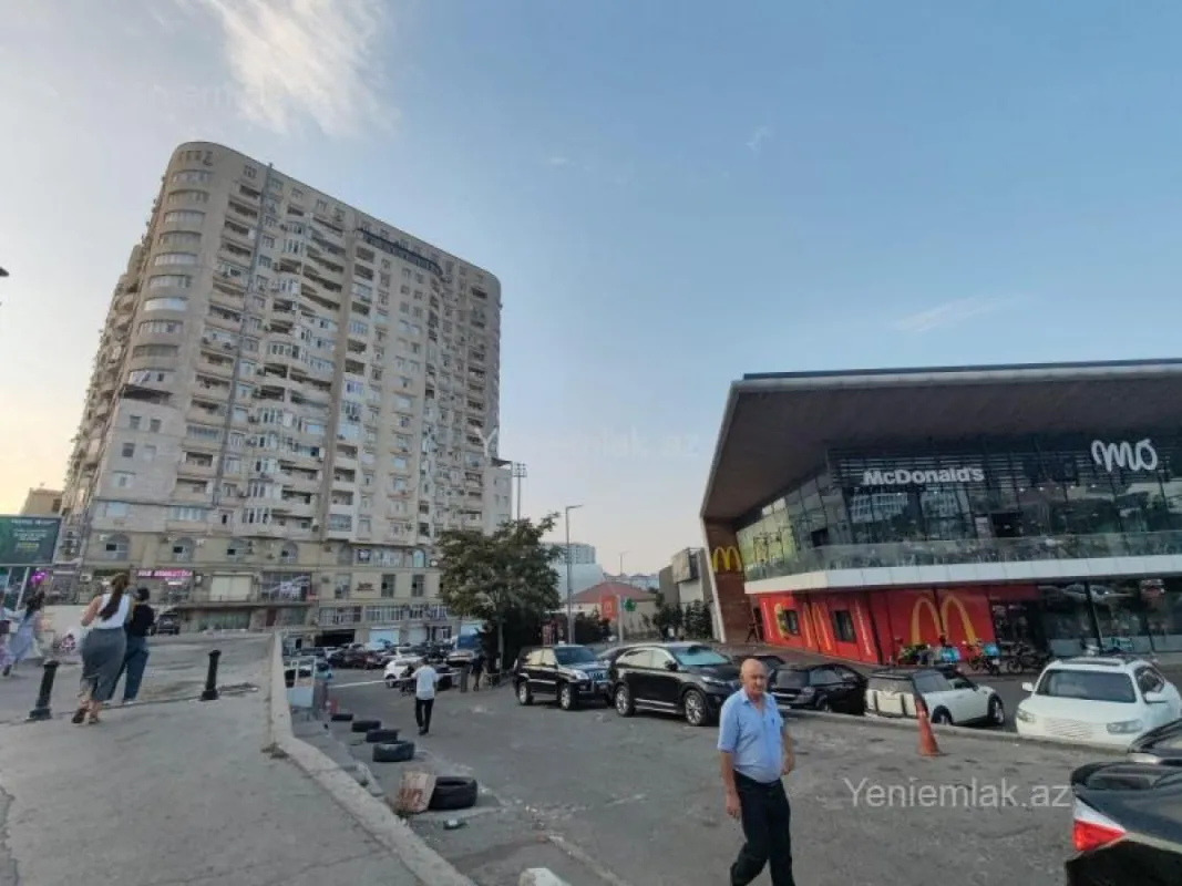 Satılır 3 otaqlı yeni tikili 125 m²