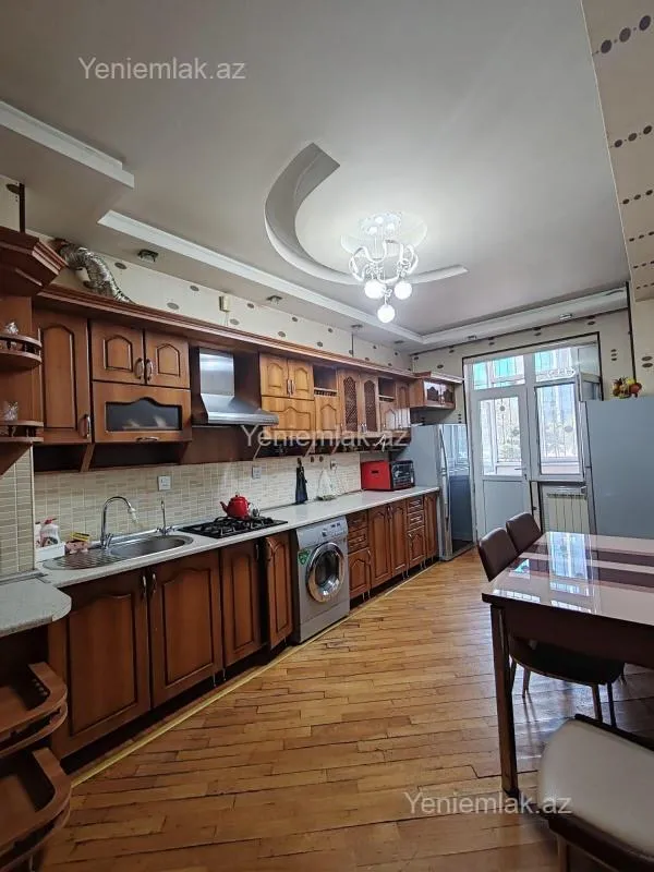Satılır 3 otaqlı yeni tikili 125 m²