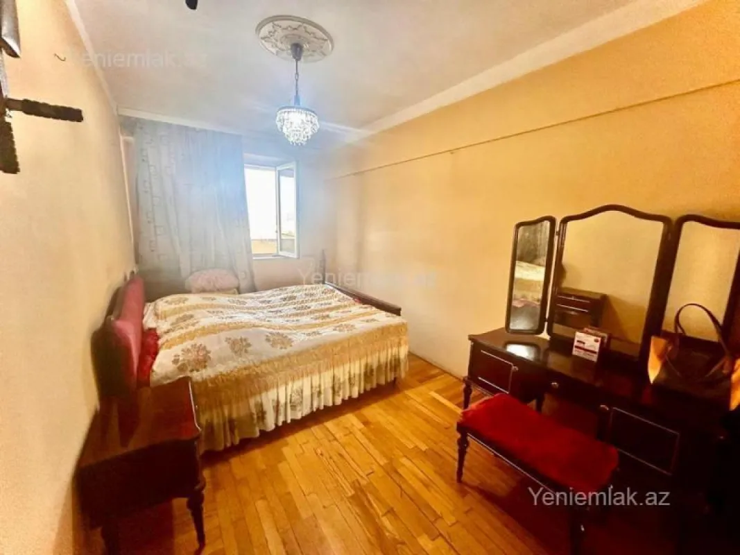 Satılır 3 otaqlı köhnə tikili 110 m²