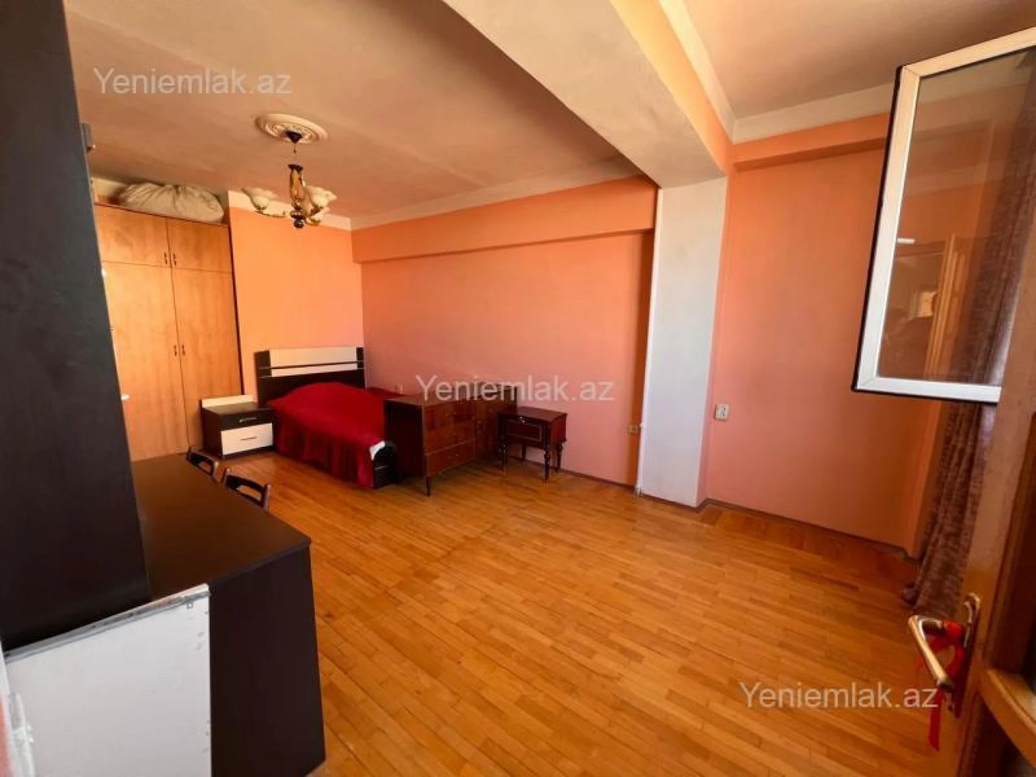 Satılır 3 otaqlı köhnə tikili 110 m²