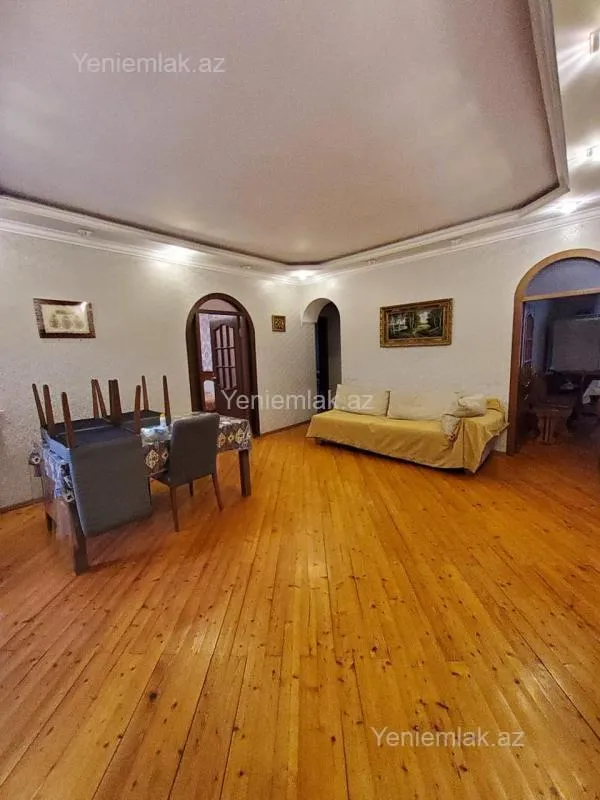 Satılır 6 otaqlı həyət evi 160 m²