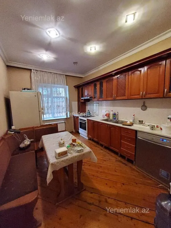 Satılır 6 otaqlı həyət evi 160 m²