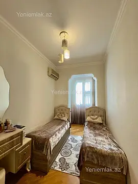 Satılır 4 otaqlı köhnə tikili 100 m²