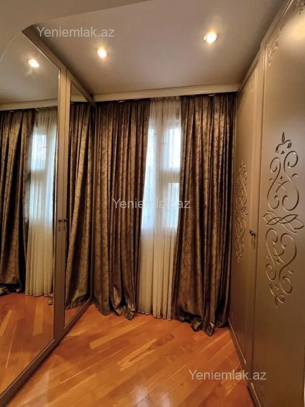 Satılır 4 otaqlı köhnə tikili 100 m²