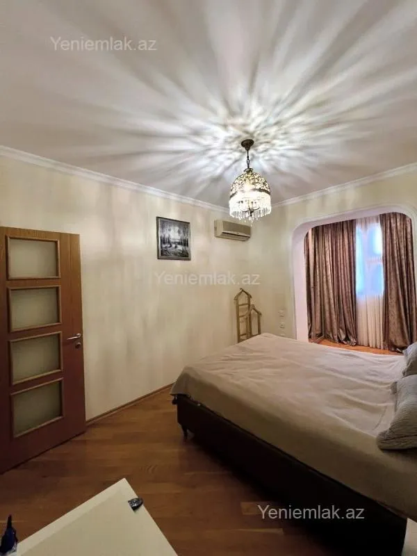 Satılır 4 otaqlı köhnə tikili 100 m²