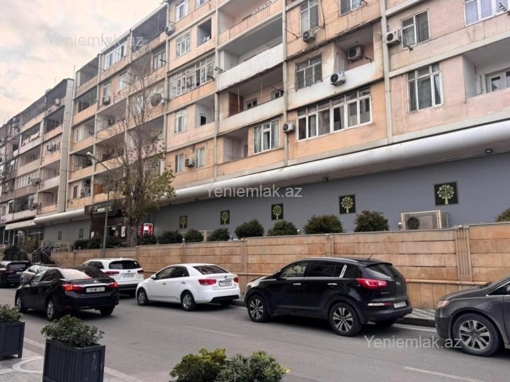 Satılır 4 otaqlı köhnə tikili 100 m²