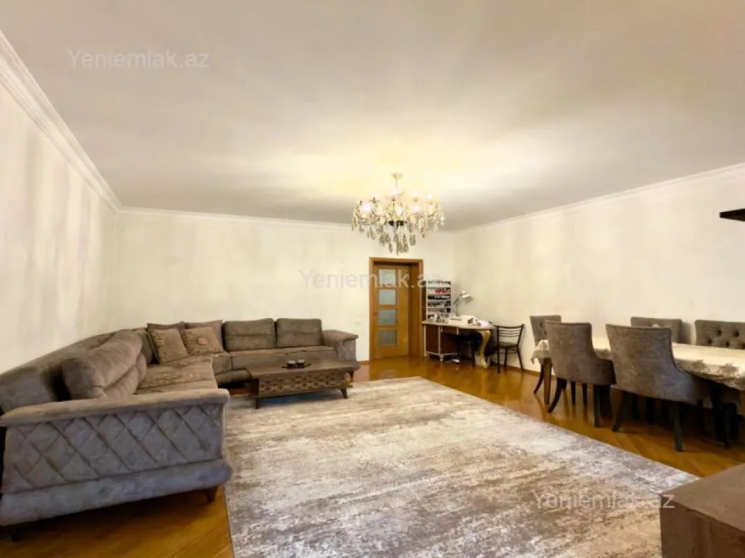 Satılır 4 otaqlı köhnə tikili 100 m²