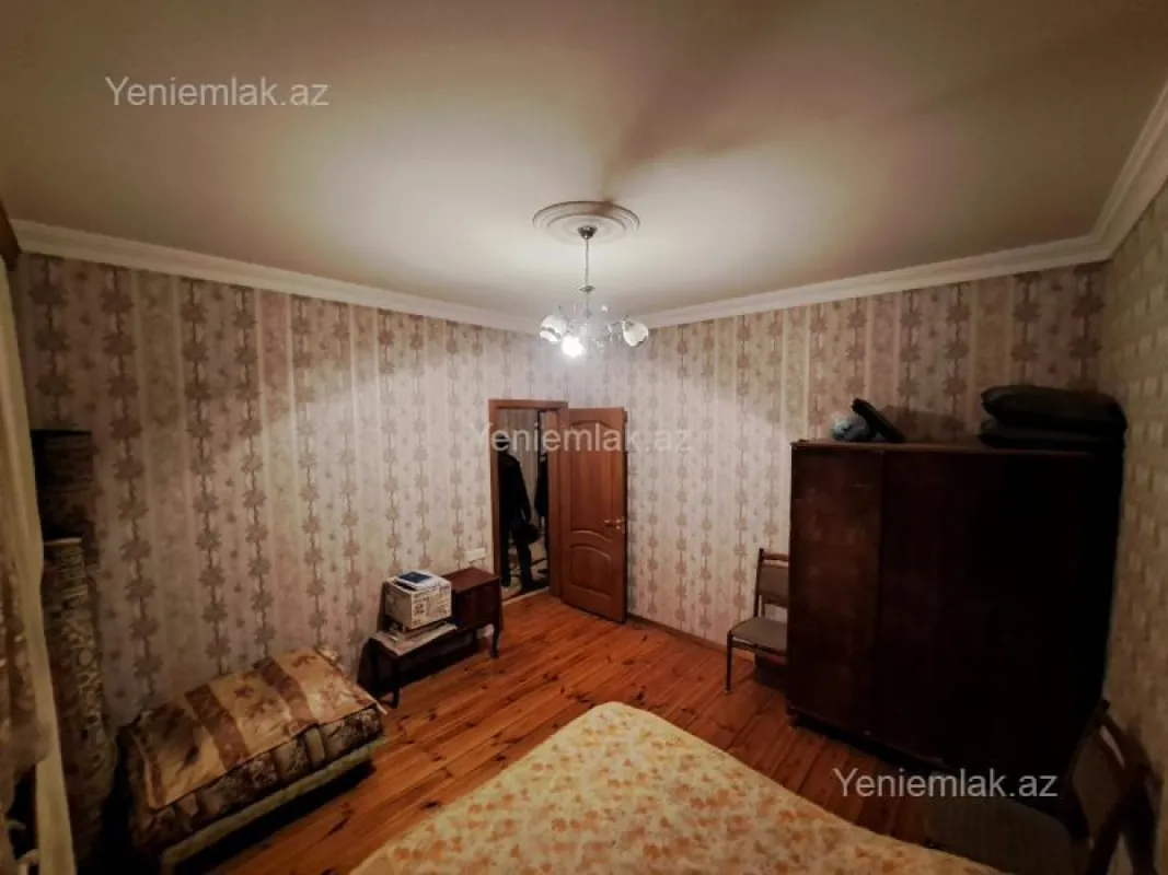 Satılır 5 otaqlı həyət evi 240 m²