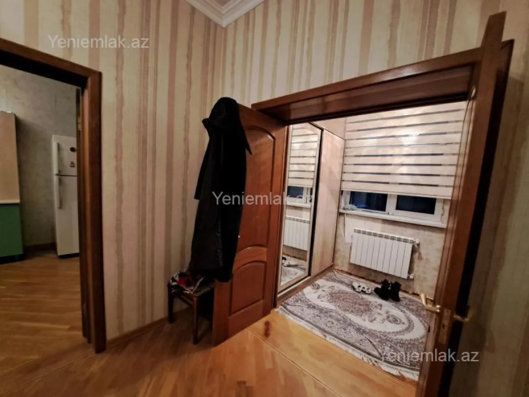Satılır 5 otaqlı həyət evi 240 m²