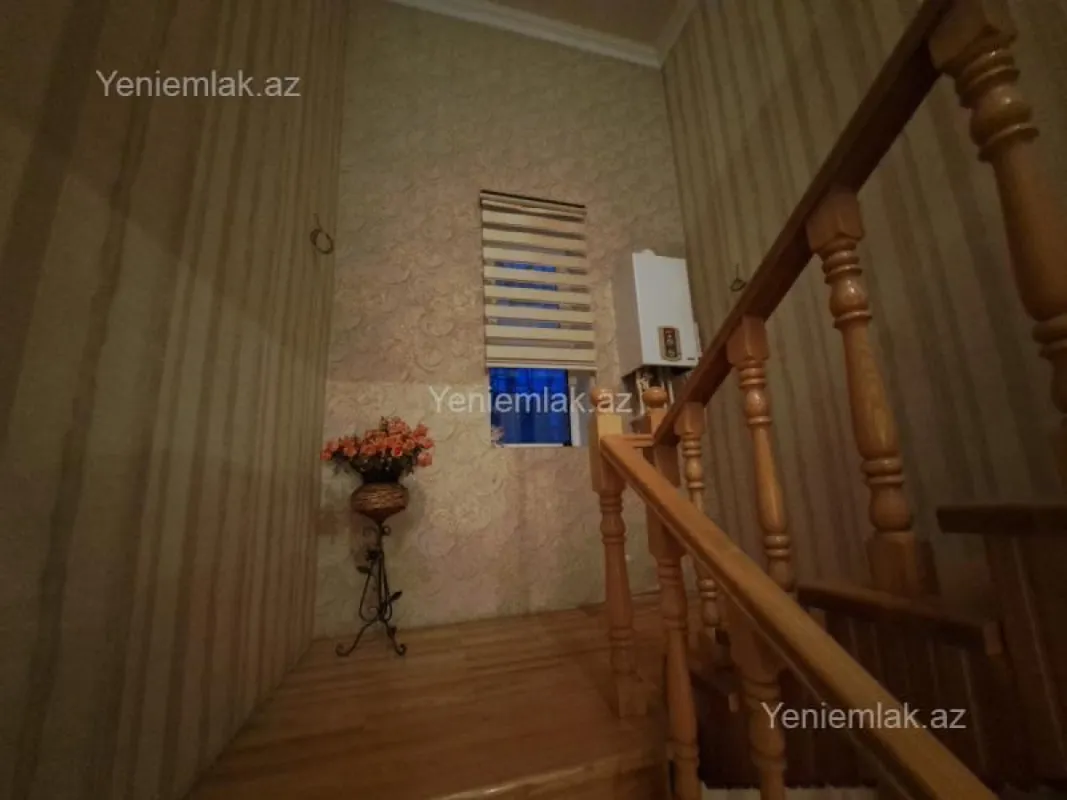 Satılır 5 otaqlı həyət evi 240 m²