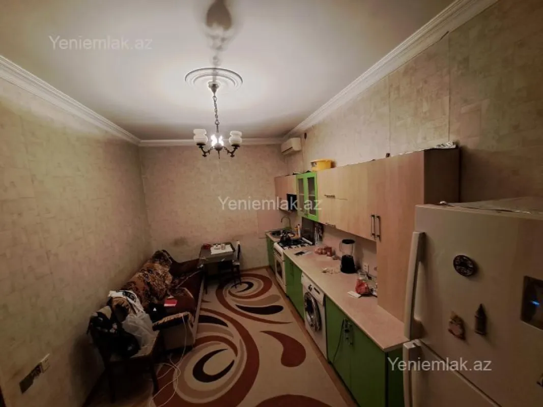 Satılır 5 otaqlı həyət evi 240 m²