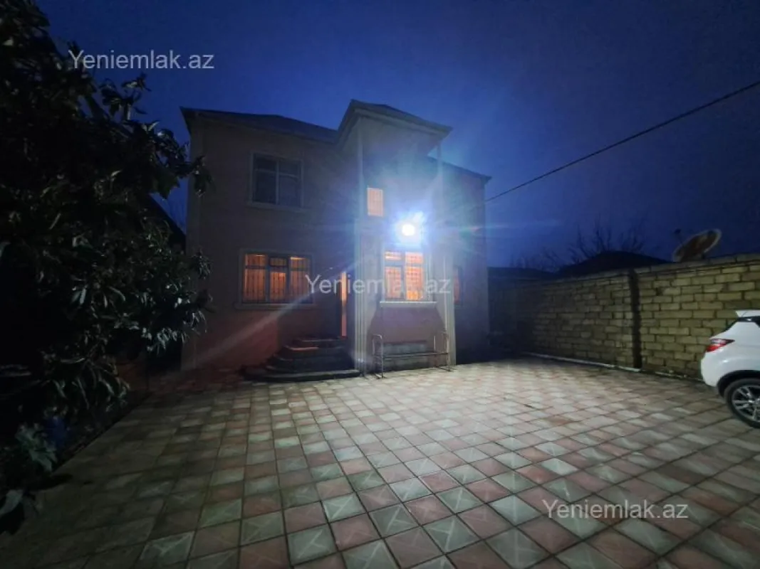 Satılır 5 otaqlı həyət evi 240 m²