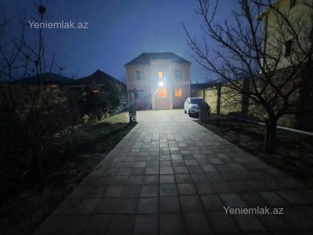 Satılır 5 otaqlı həyət evi 240 m²