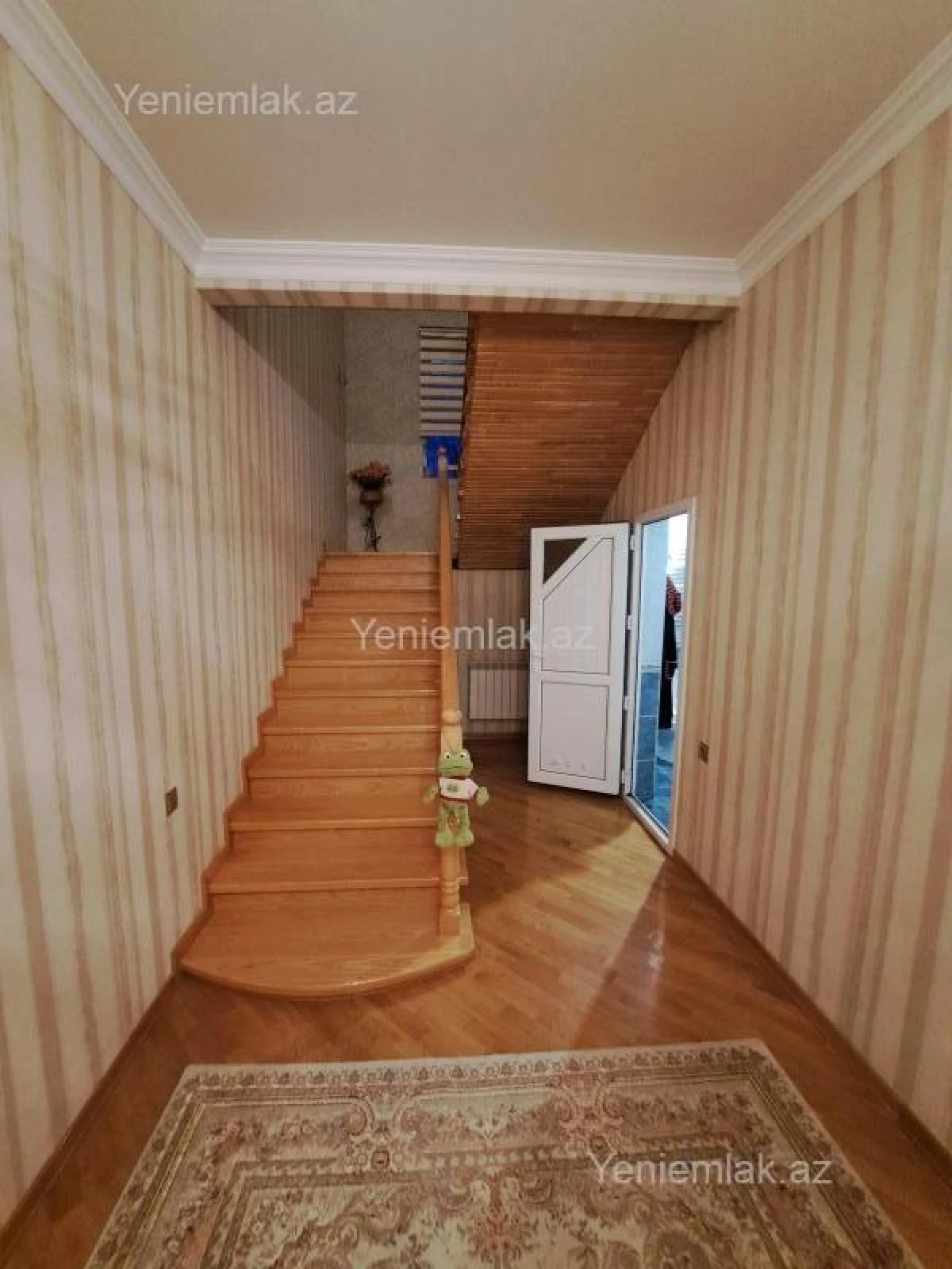 Satılır 5 otaqlı həyət evi 240 m²