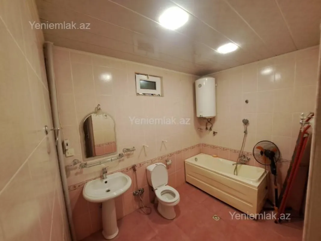 Satılır 5 otaqlı həyət evi 240 m²