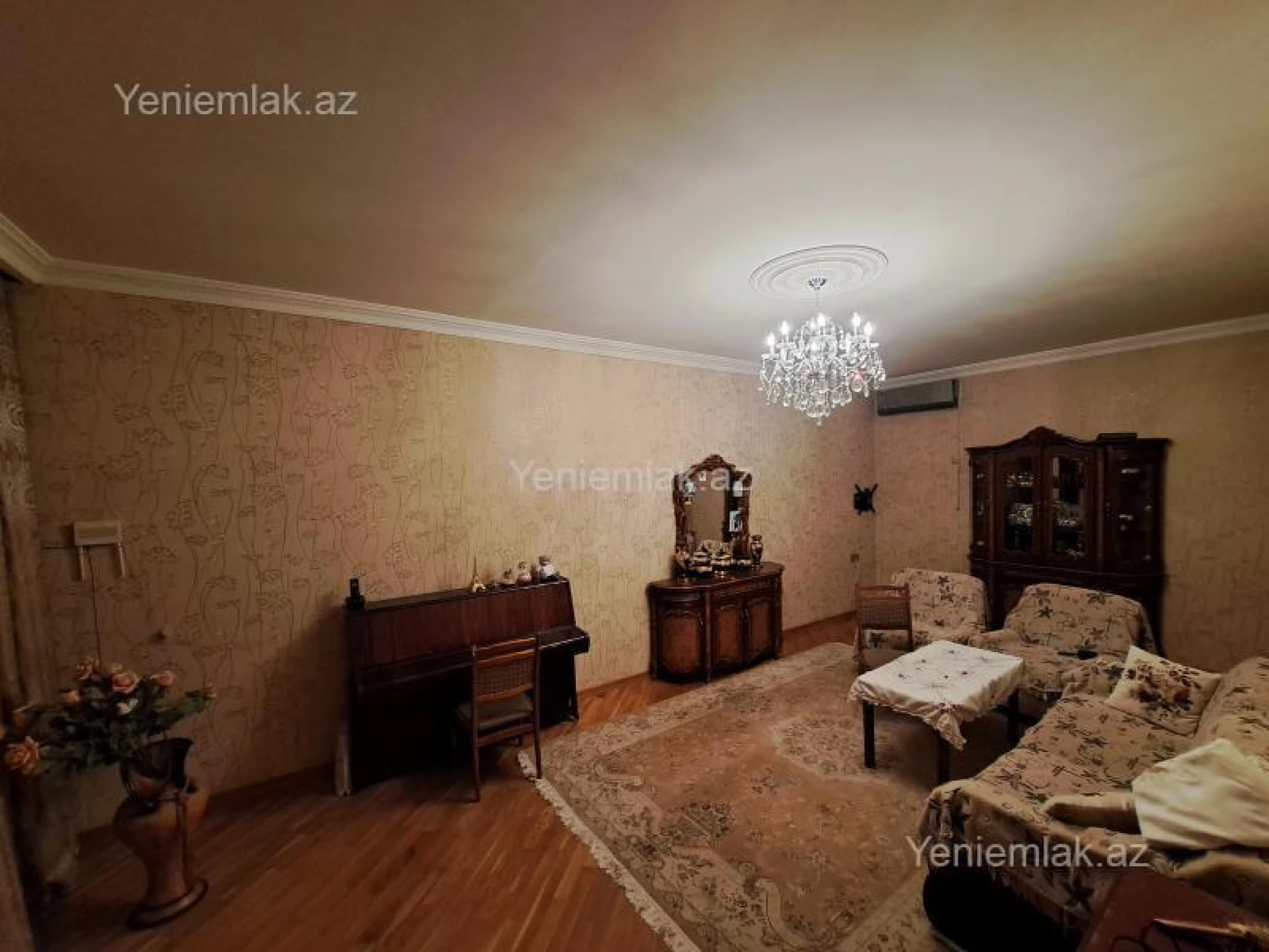 Satılır 5 otaqlı həyət evi 240 m²