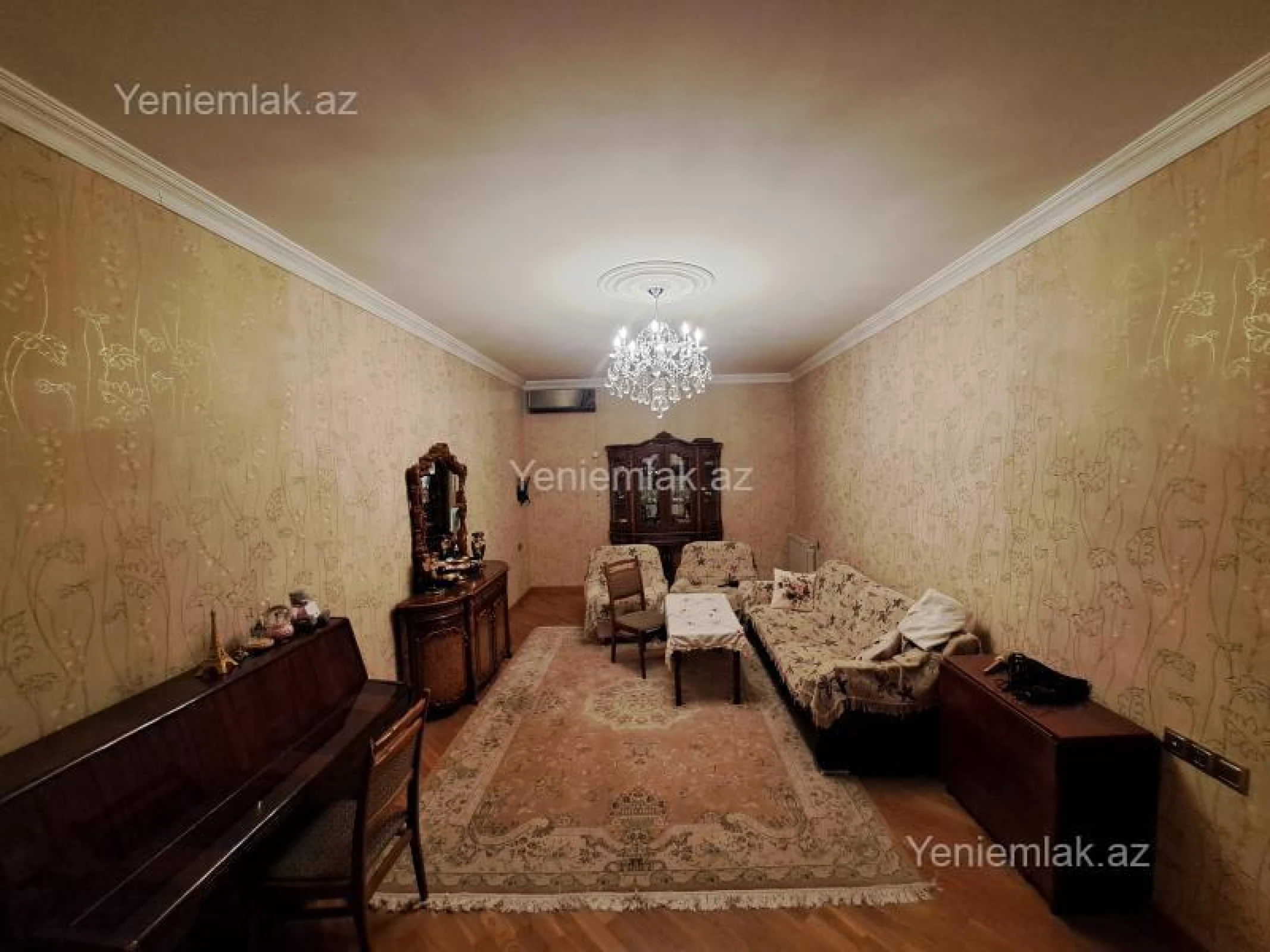 Satılır 5 otaqlı həyət evi 240 m²