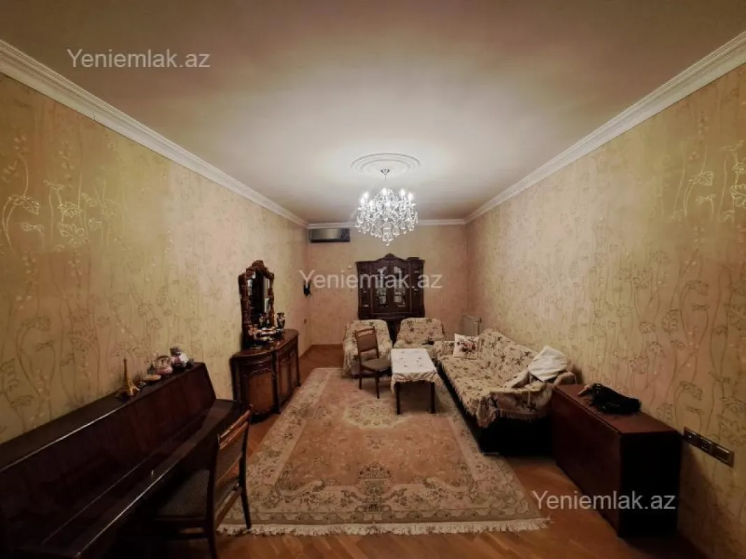 Satılır 5 otaqlı həyət evi 240 m²