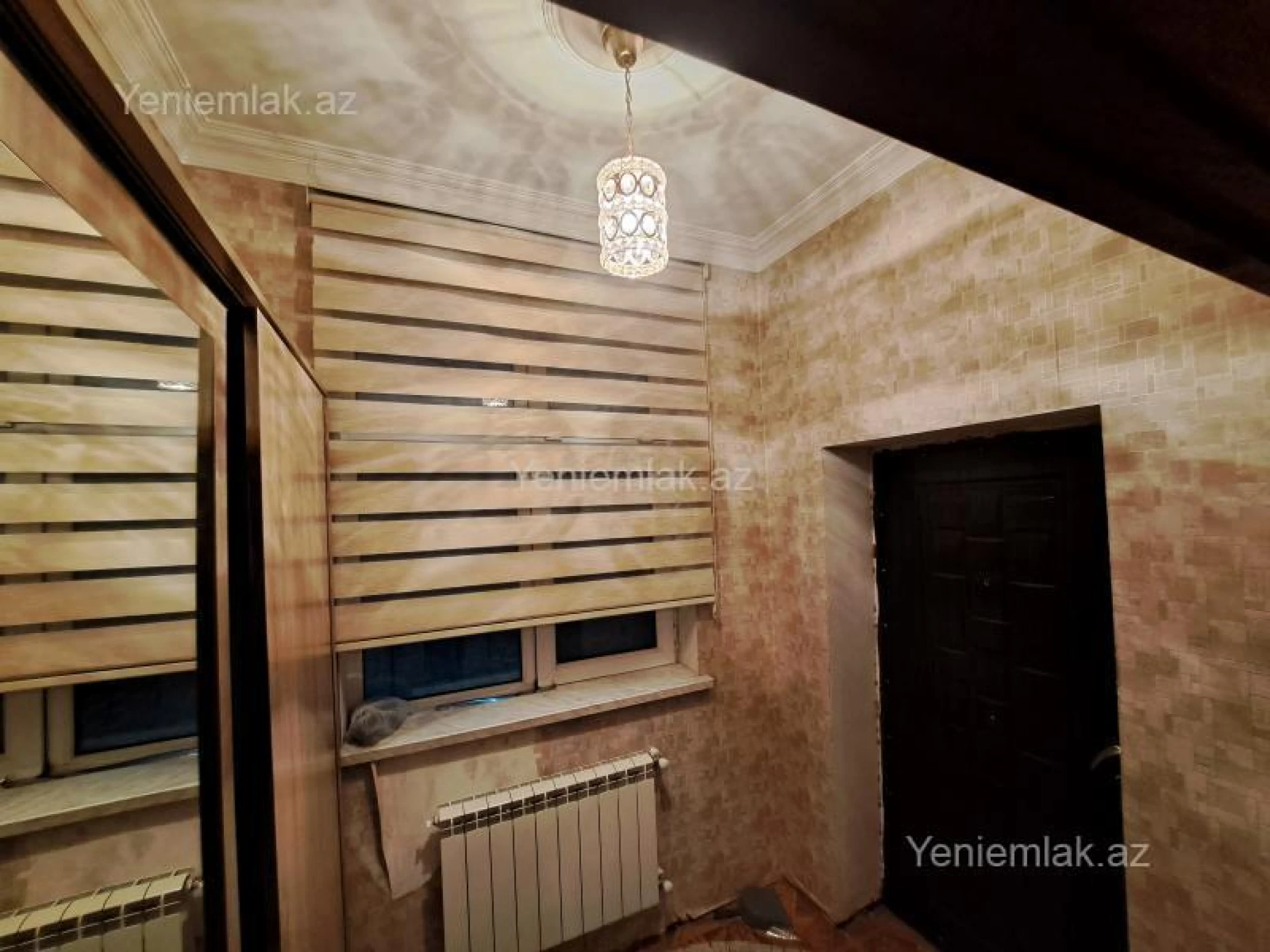 Satılır 5 otaqlı həyət evi 240 m²