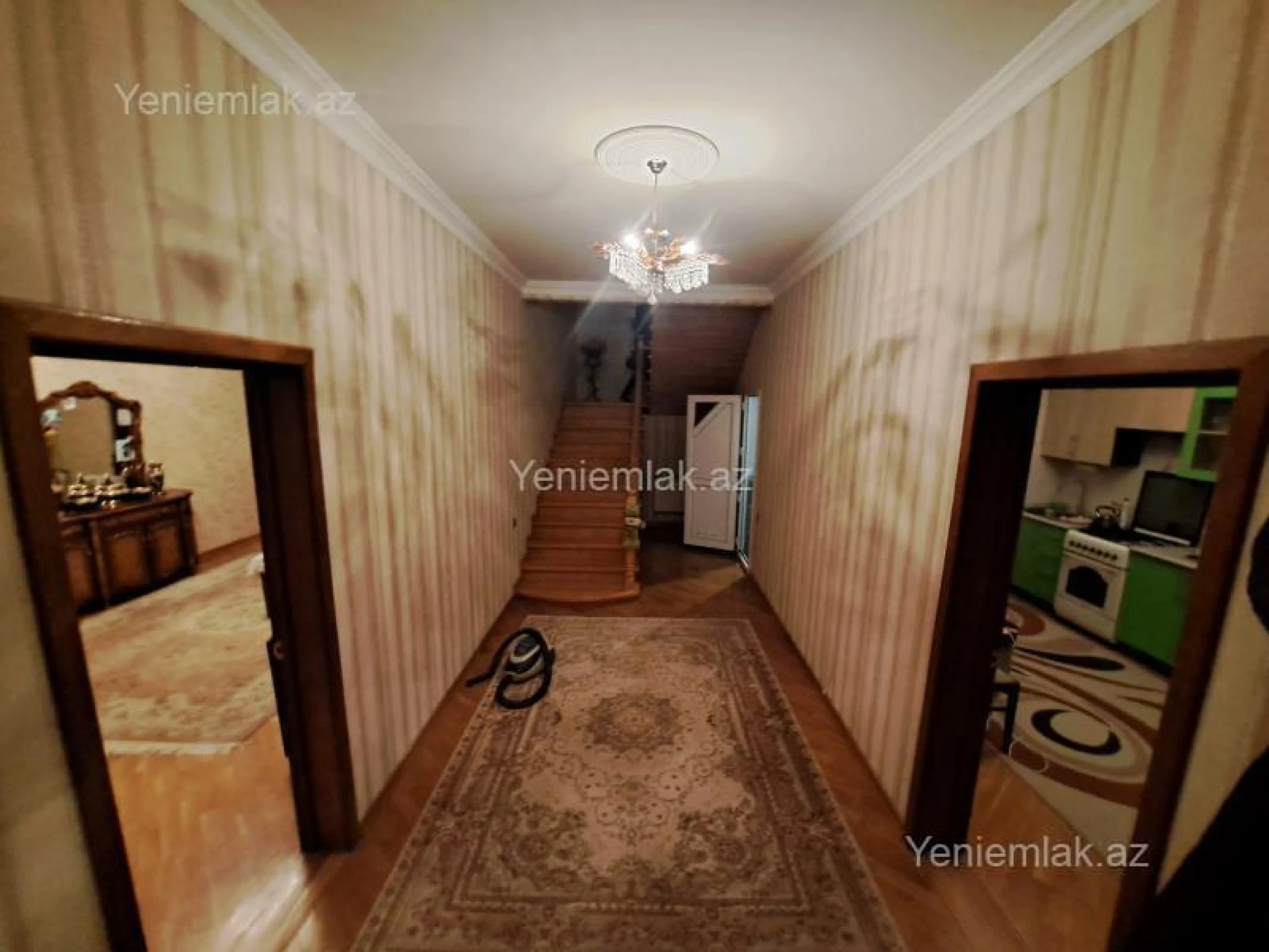 Satılır 5 otaqlı həyət evi 240 m²