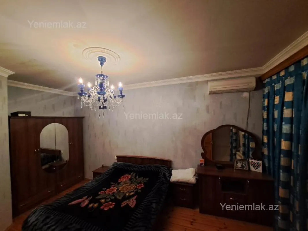Satılır 5 otaqlı həyət evi 240 m²