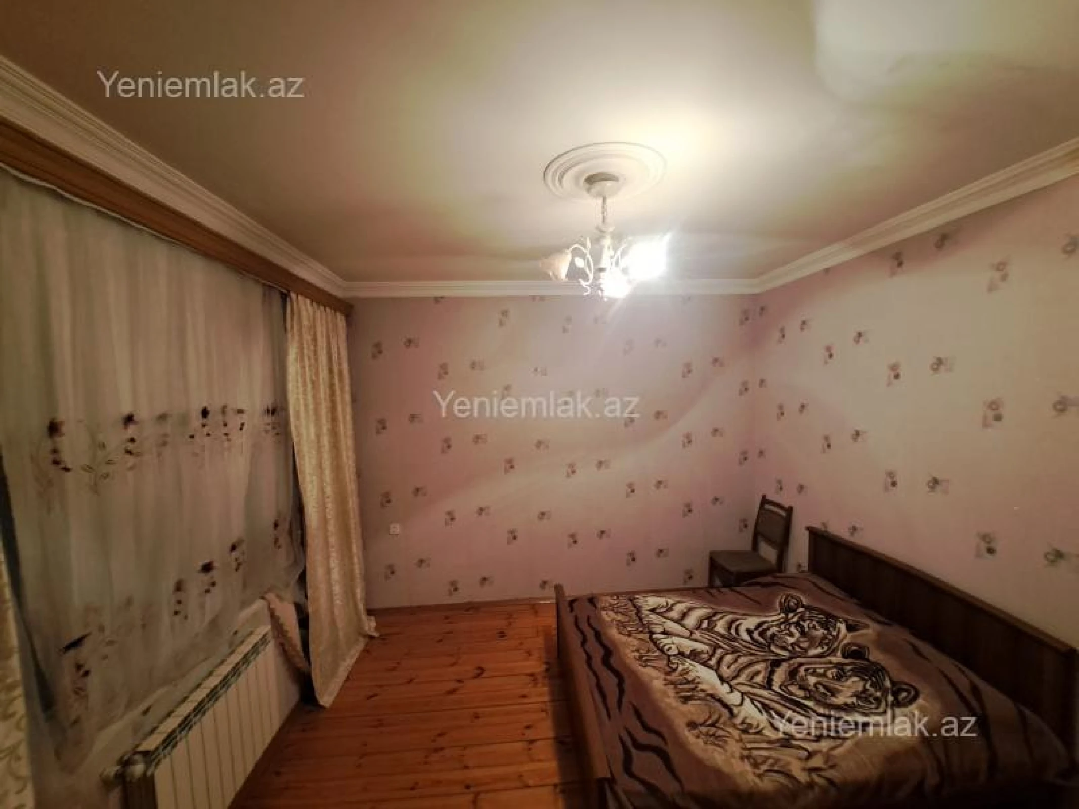 Satılır 5 otaqlı həyət evi 240 m²