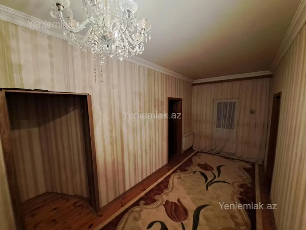 Satılır 5 otaqlı həyət evi 240 m²