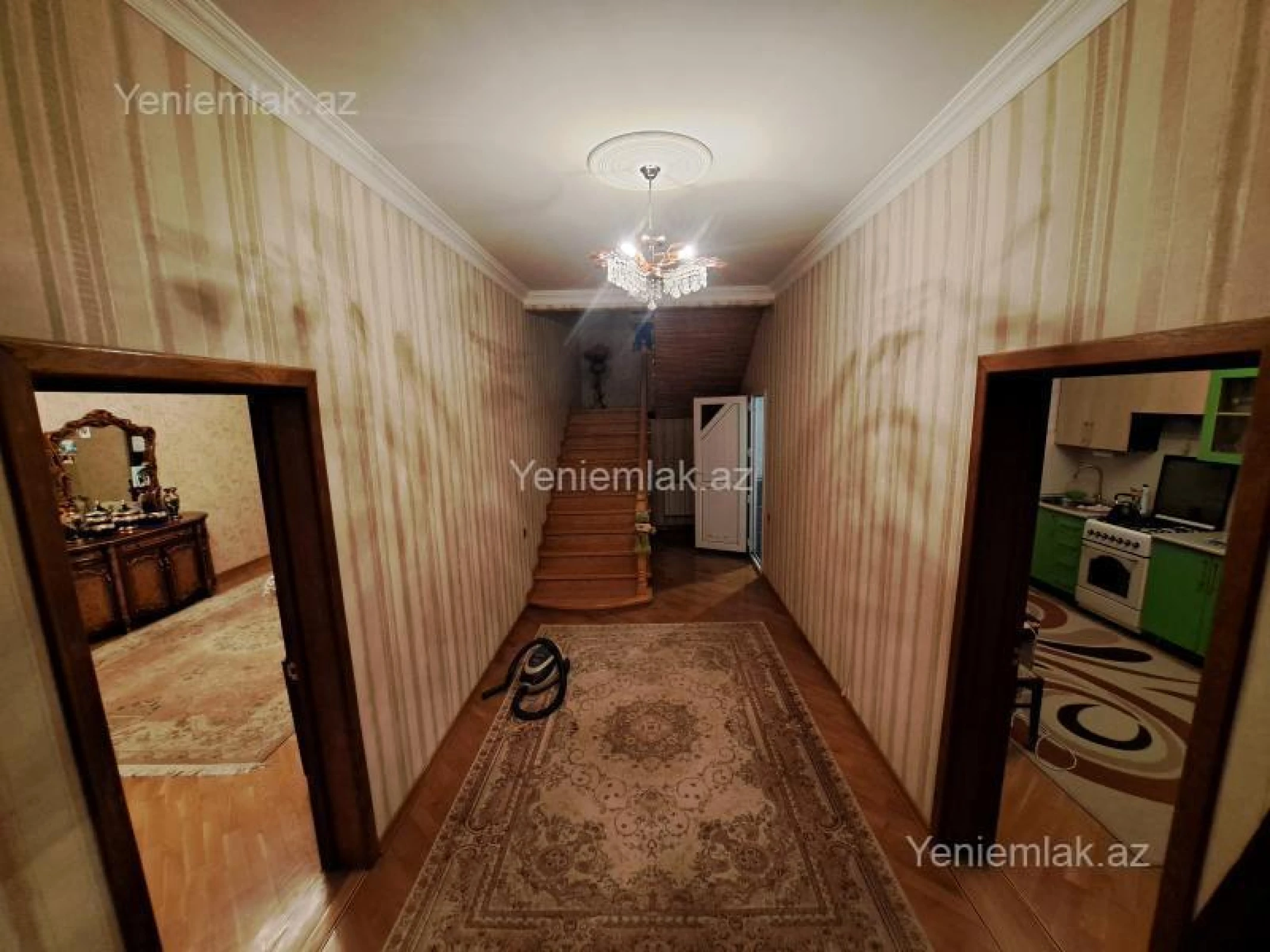 Satılır 5 otaqlı həyət evi 240 m²