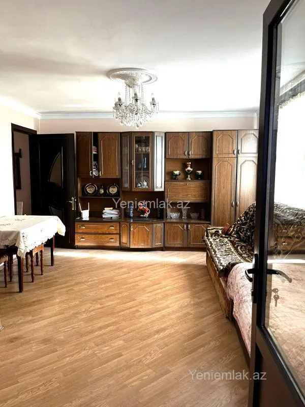 Satılır 1 otaqlı köhnə tikili 35 m²